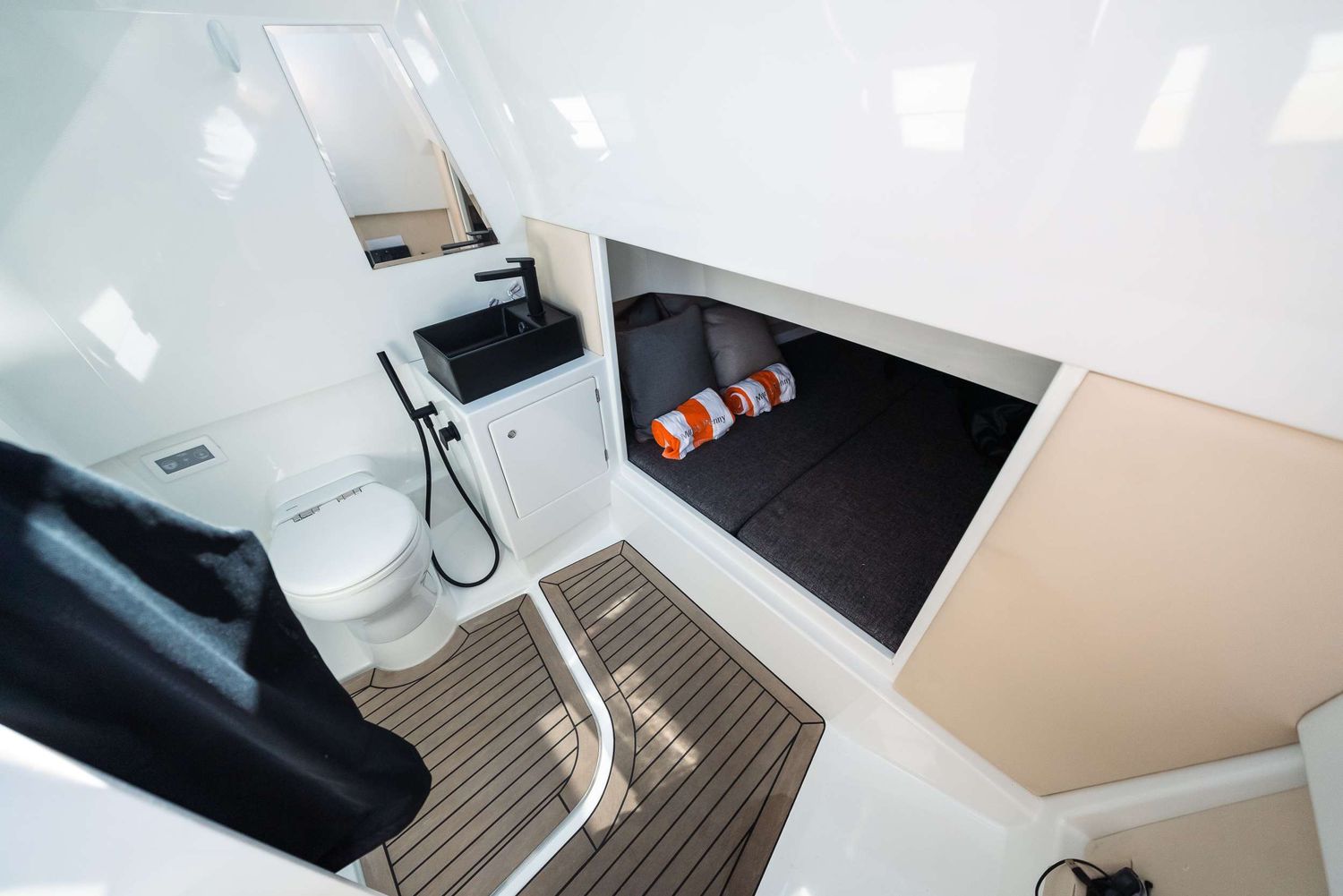 yacht-104748