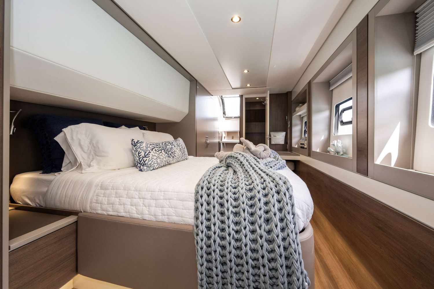 yacht-146896