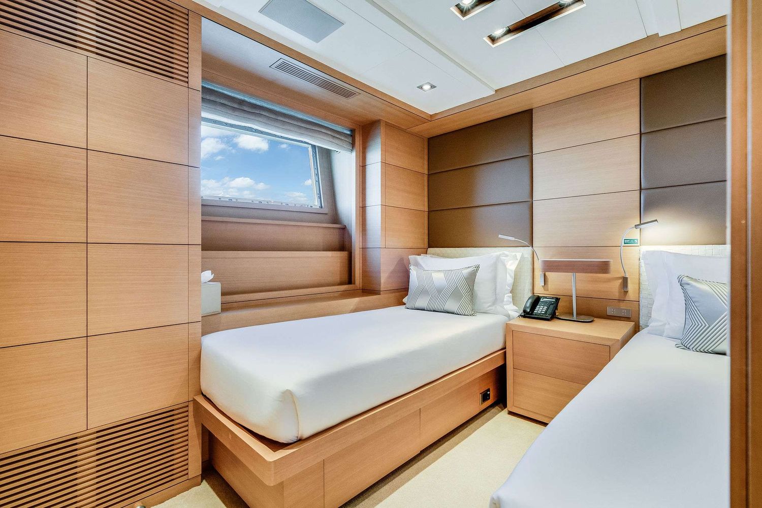 yacht-106574