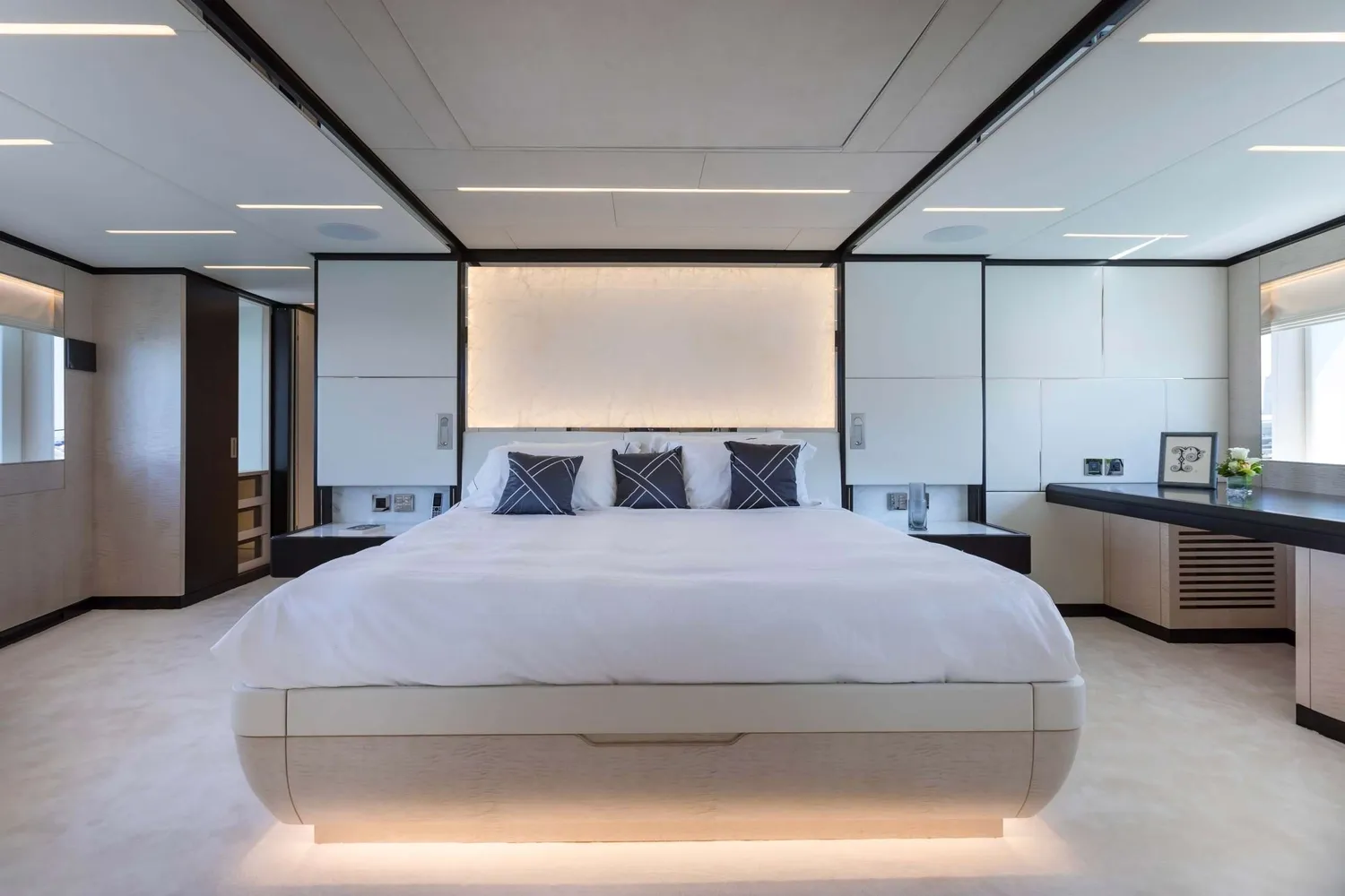 yacht-106738