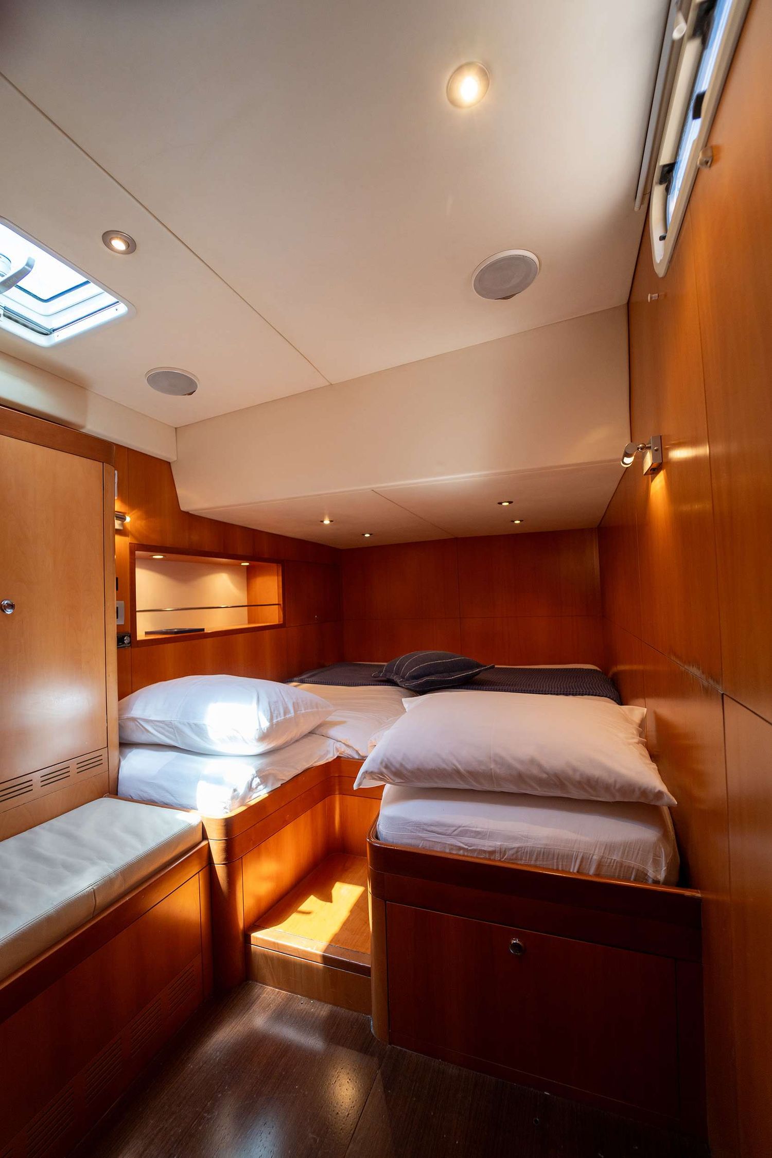 yacht-64750