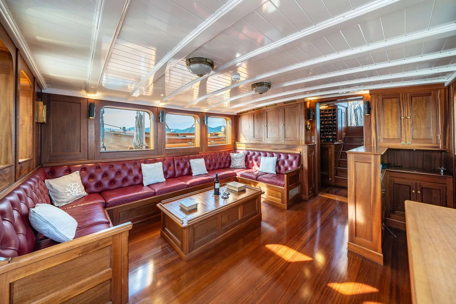 yacht-110206