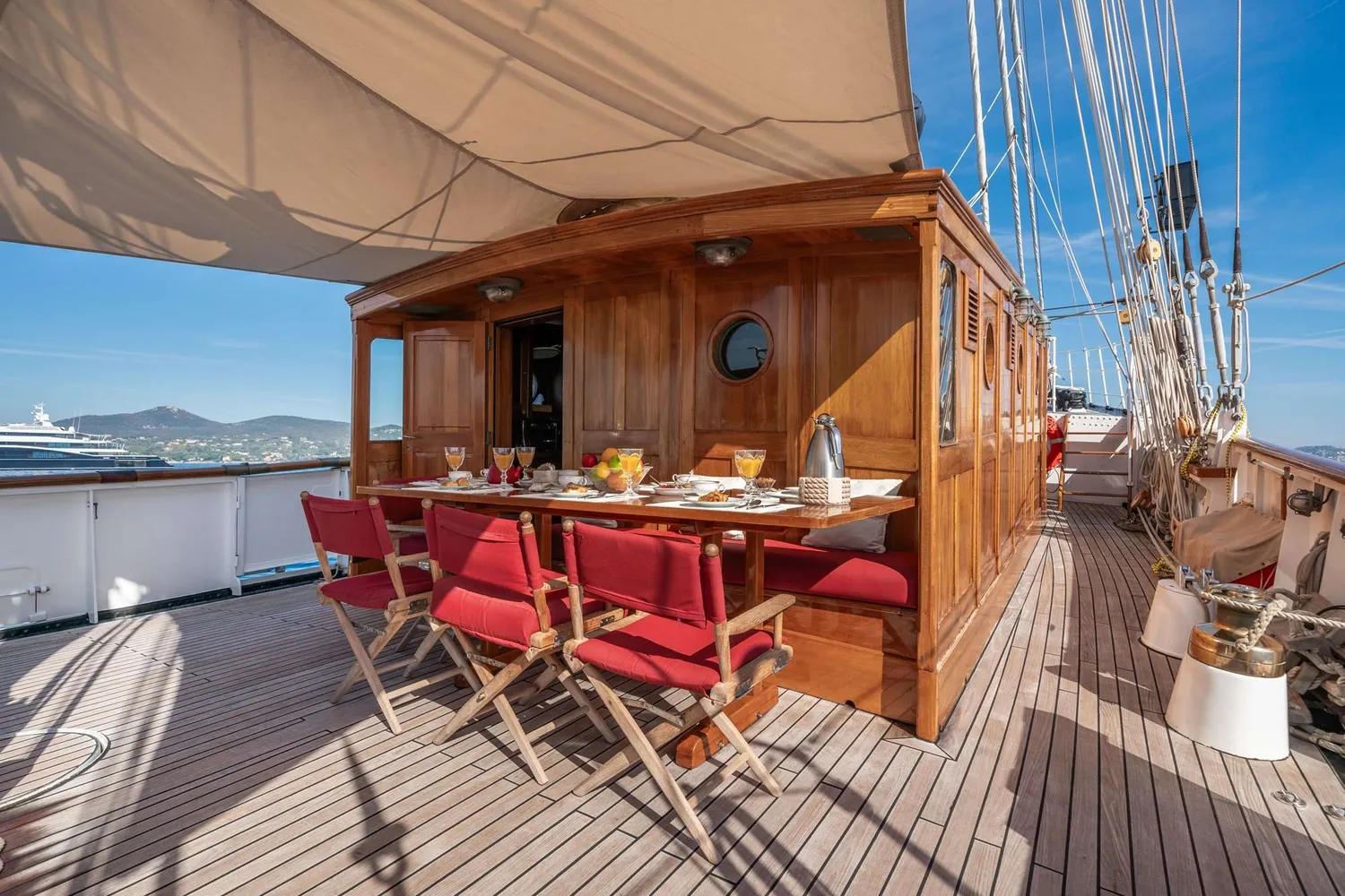 yacht-110208