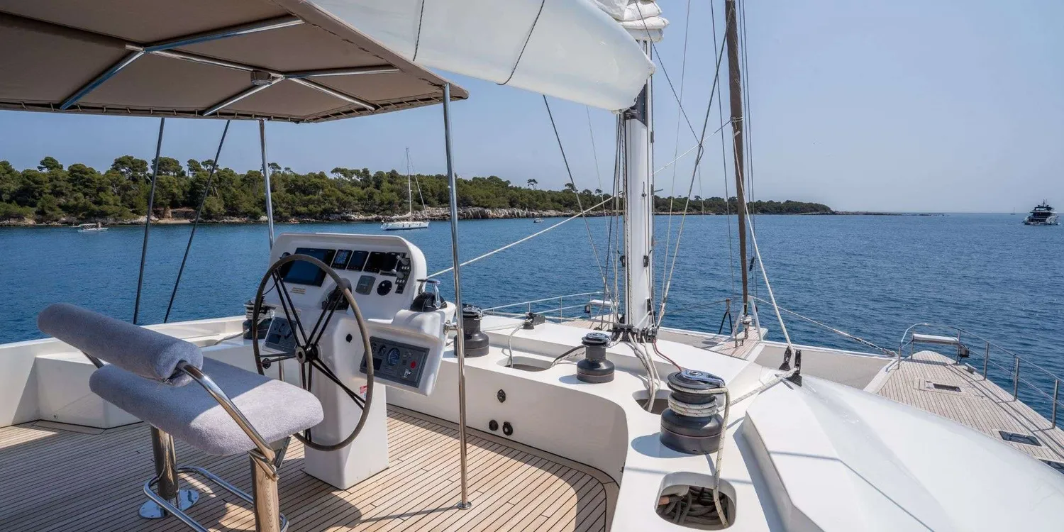 yacht-110309