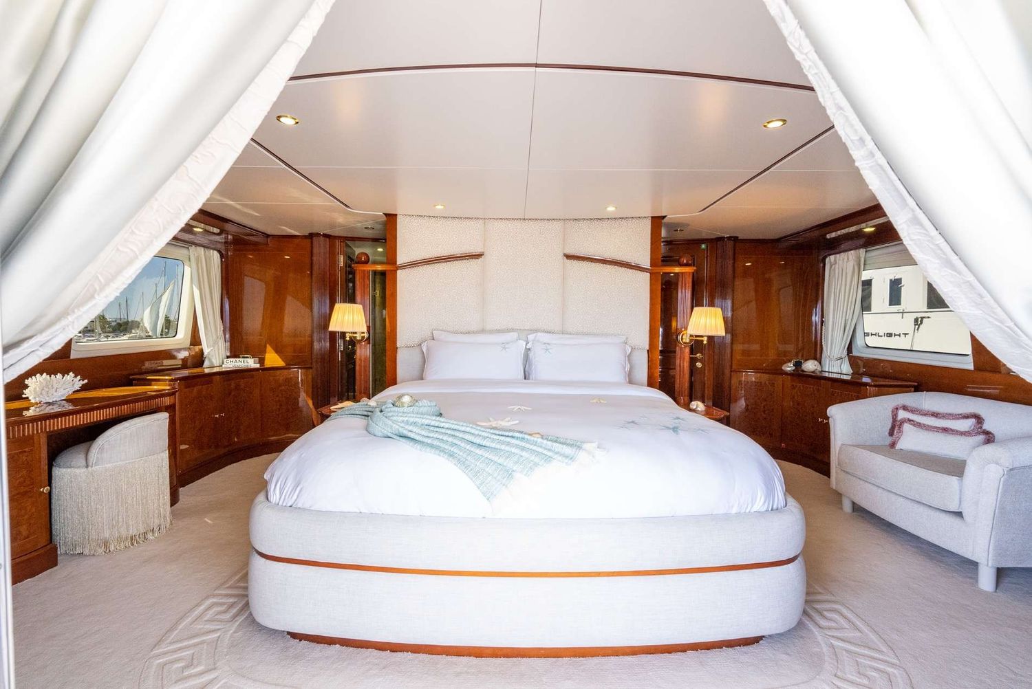 yacht-148716