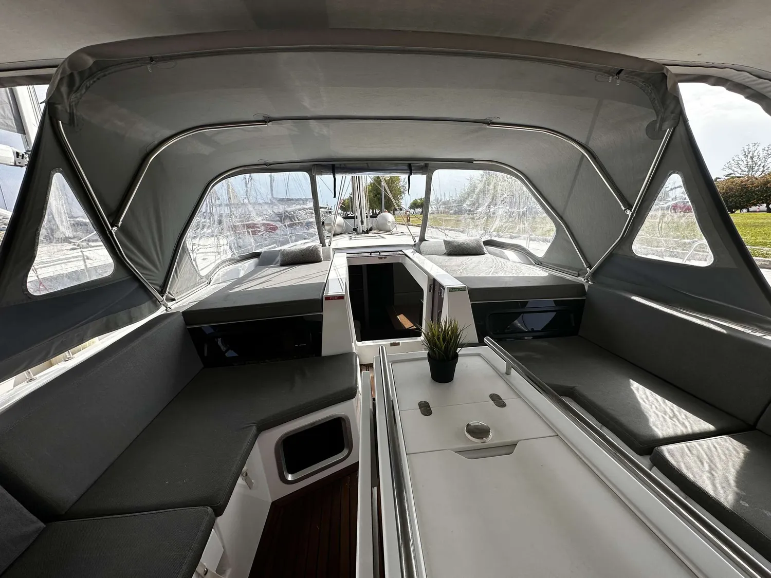 yacht-110876