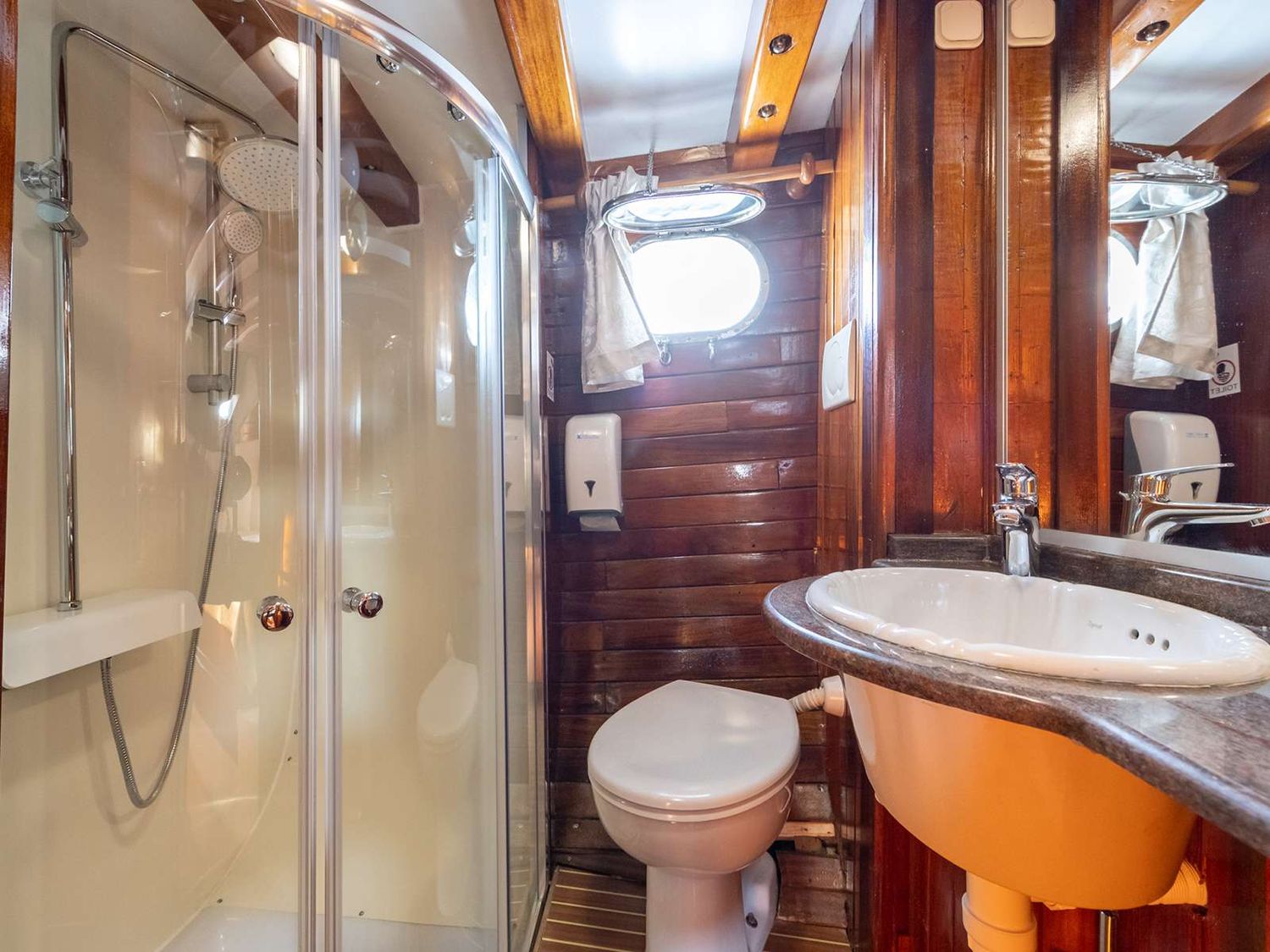 yacht-536398