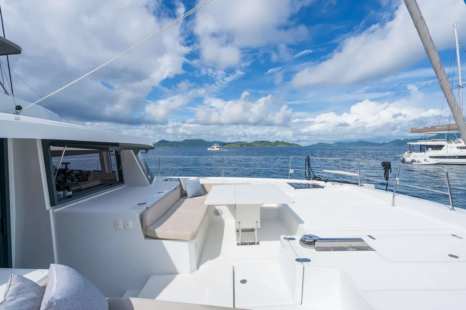 yacht-111700