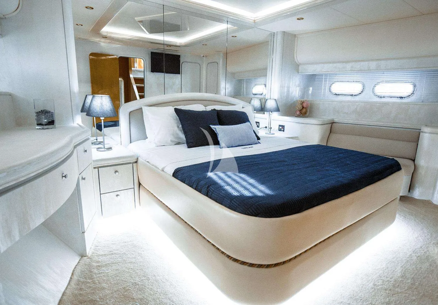 yacht-111995
