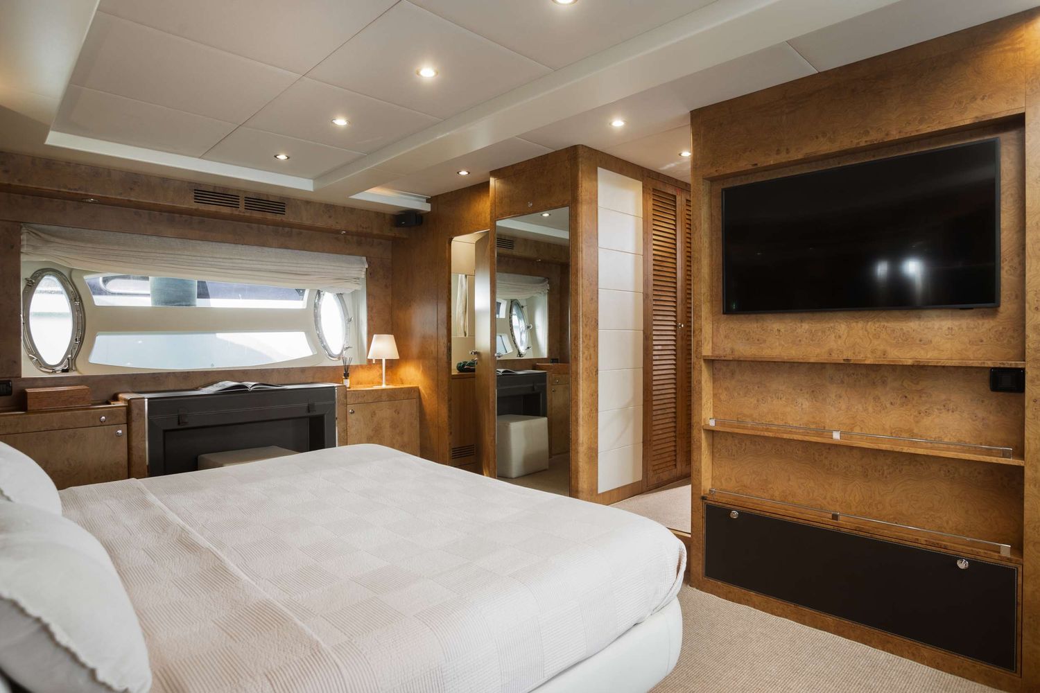 yacht-128013
