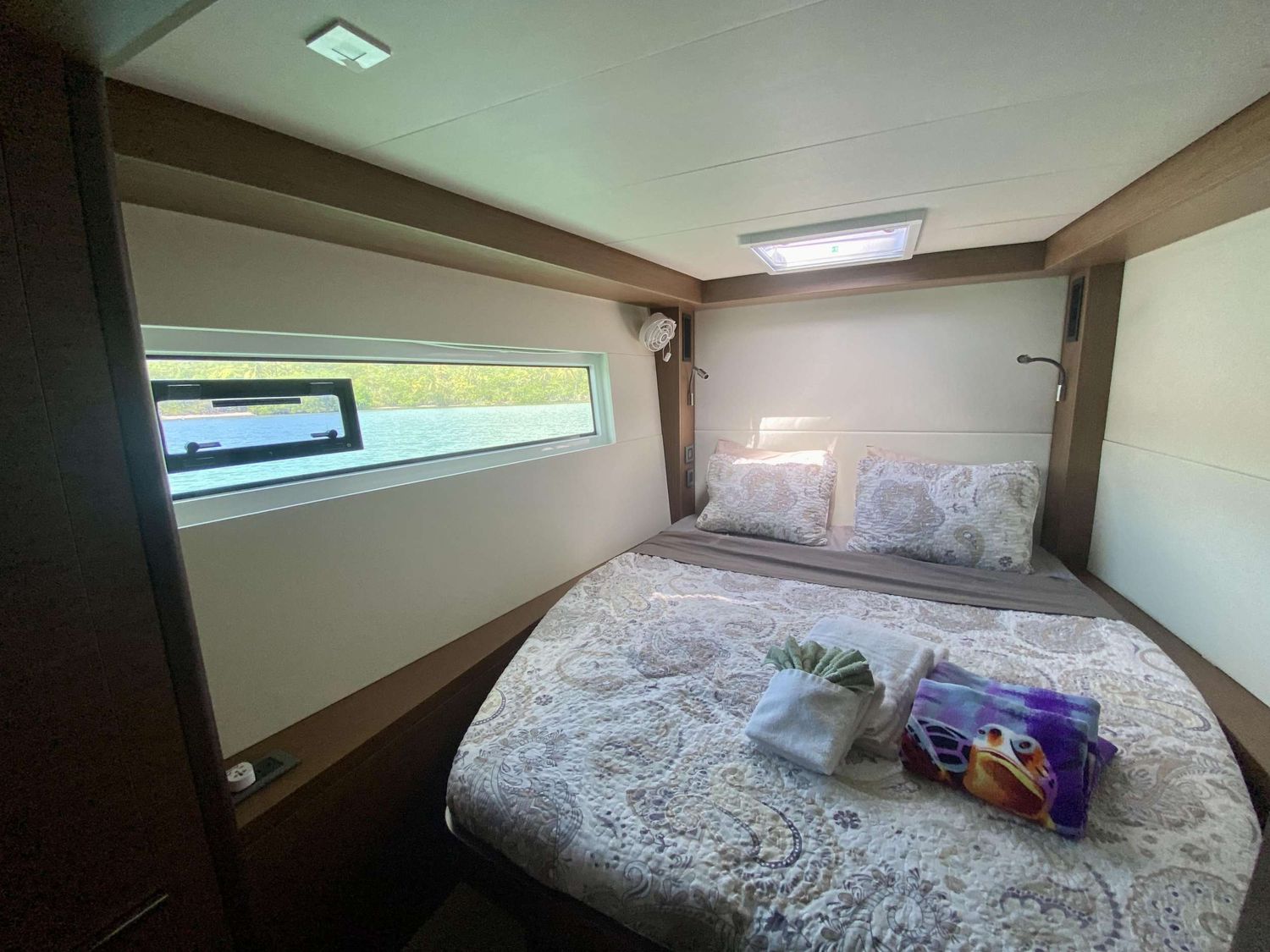 yacht-381318