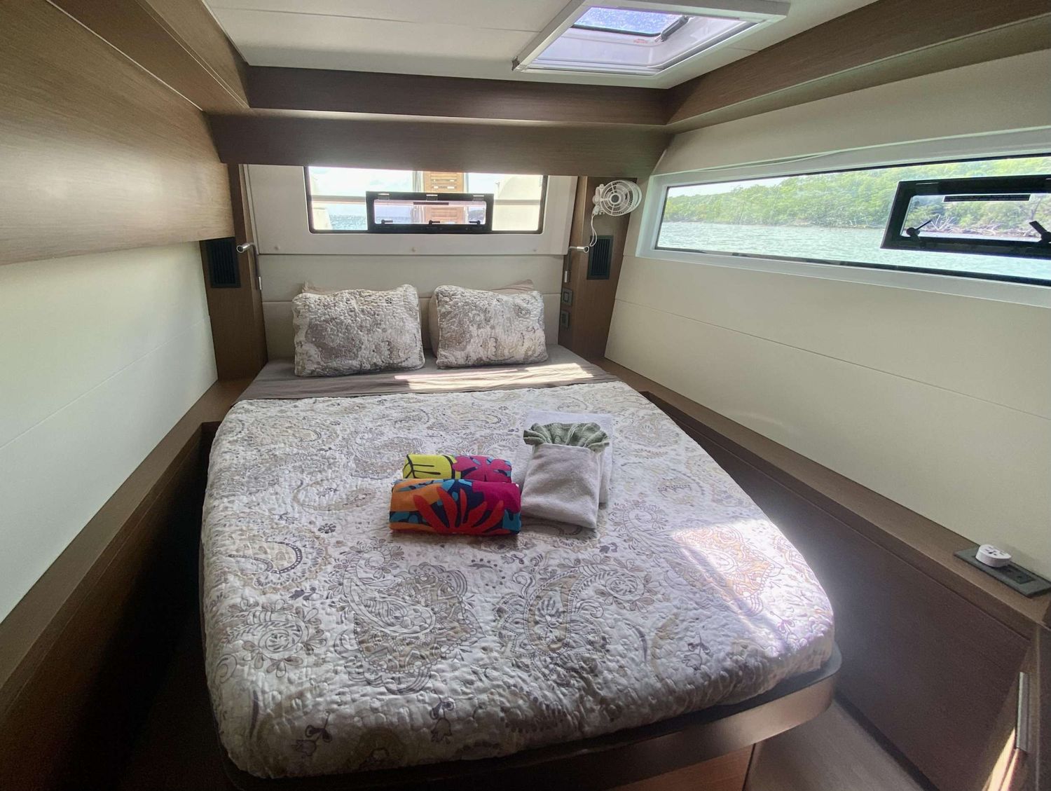 yacht-381319