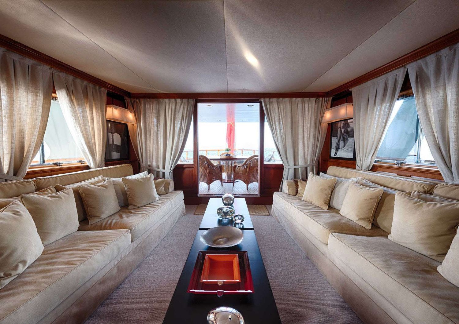 yacht-163877