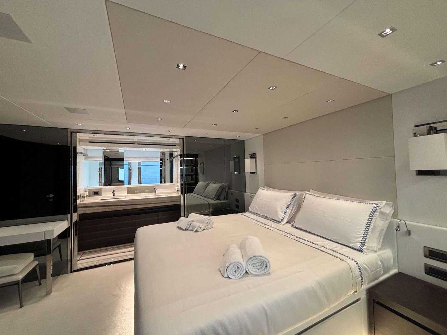 yacht-348875
