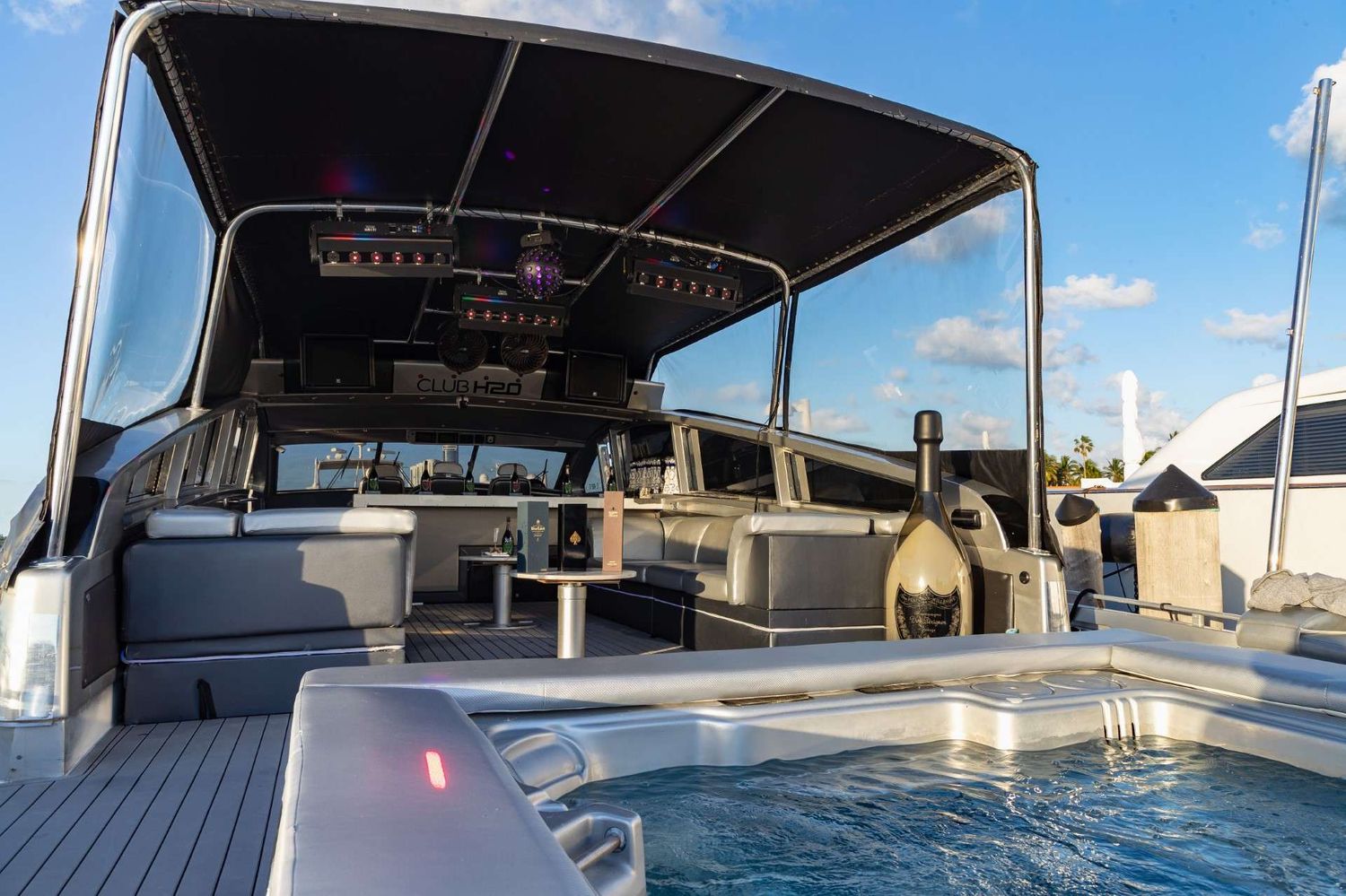 yacht-260424