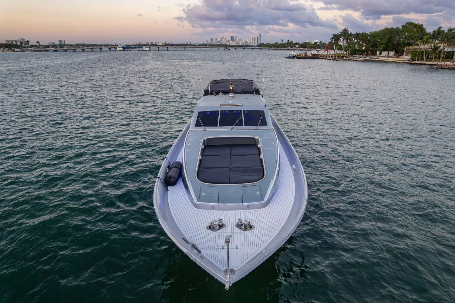 yacht-260425