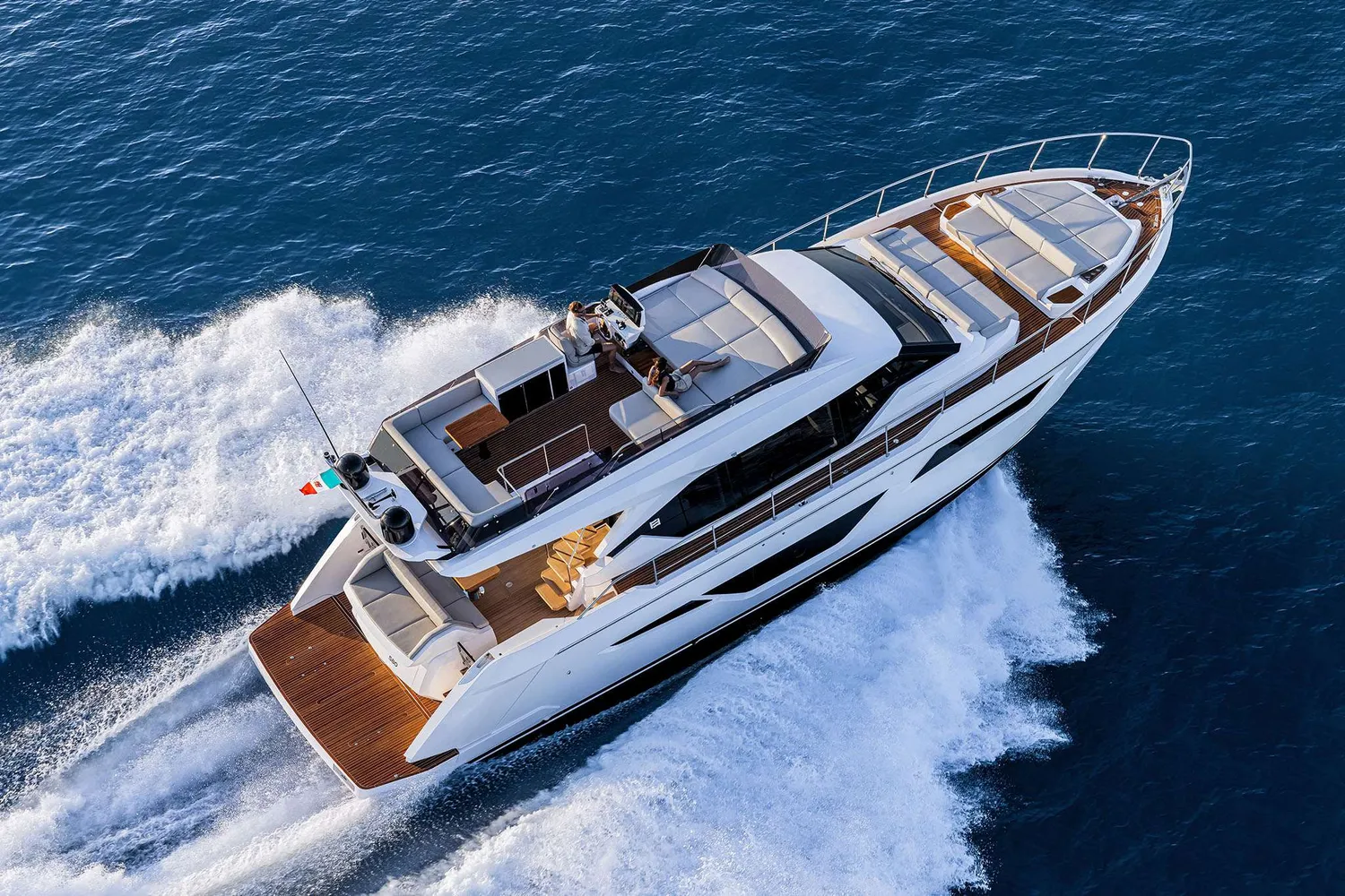 yacht-276381