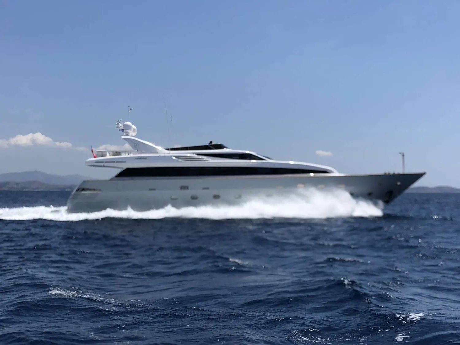 yacht-330318