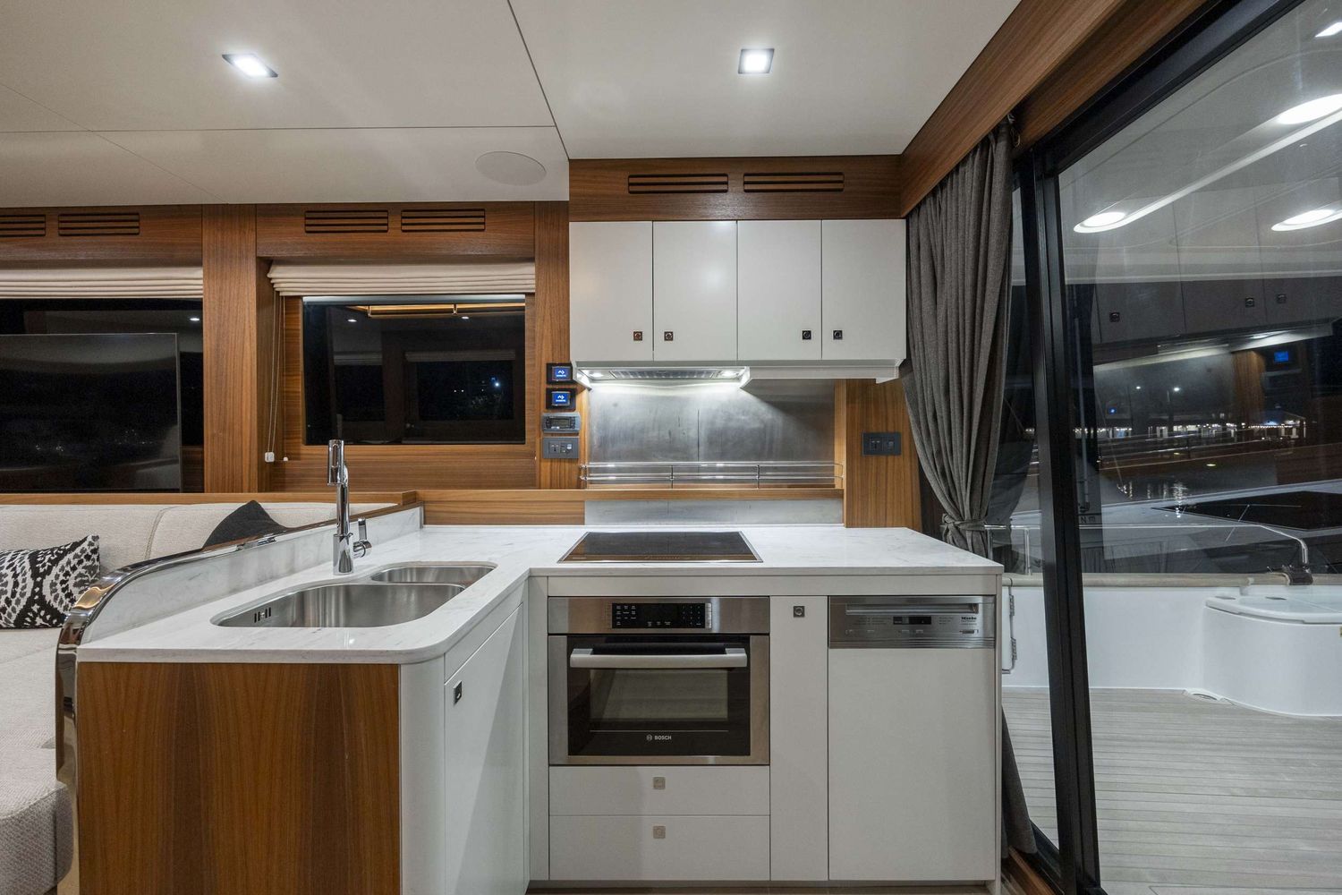 yacht-364816