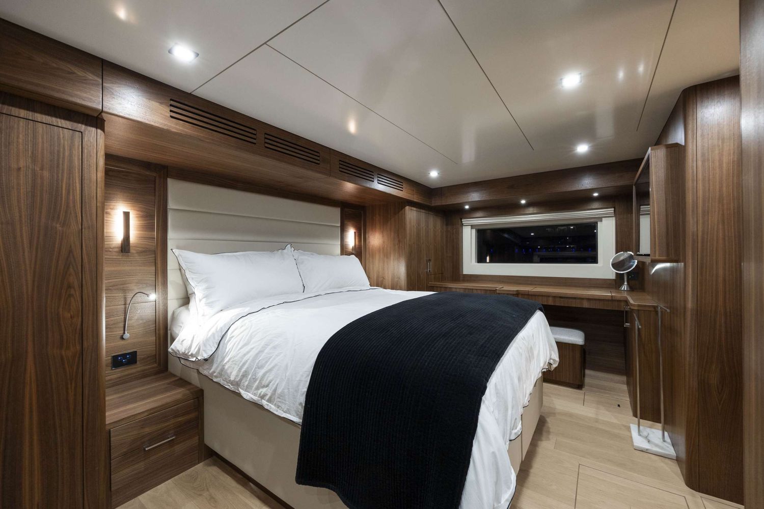 yacht-364811
