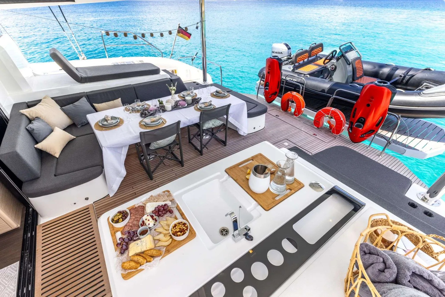 yacht-408009