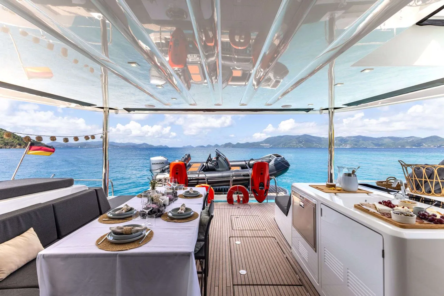 yacht-408010