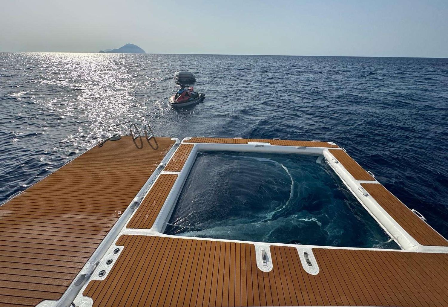 yacht-536370