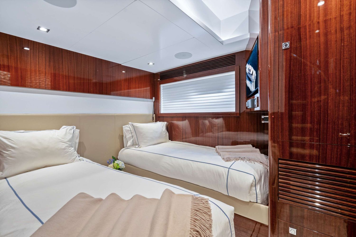 yacht-523298