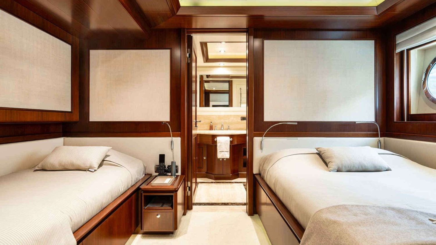 yacht-550933
