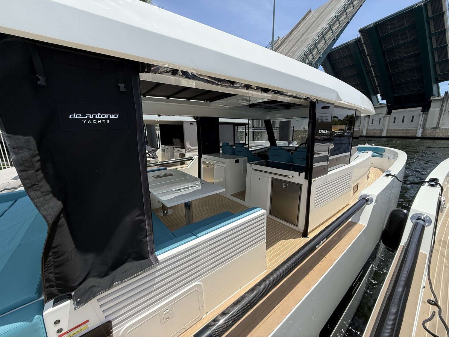 yacht-550636