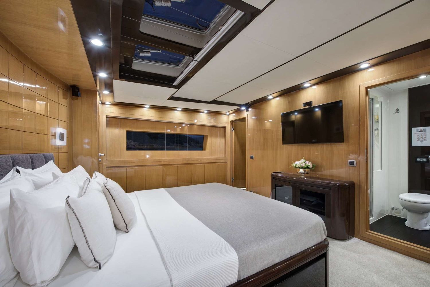 yacht-550690