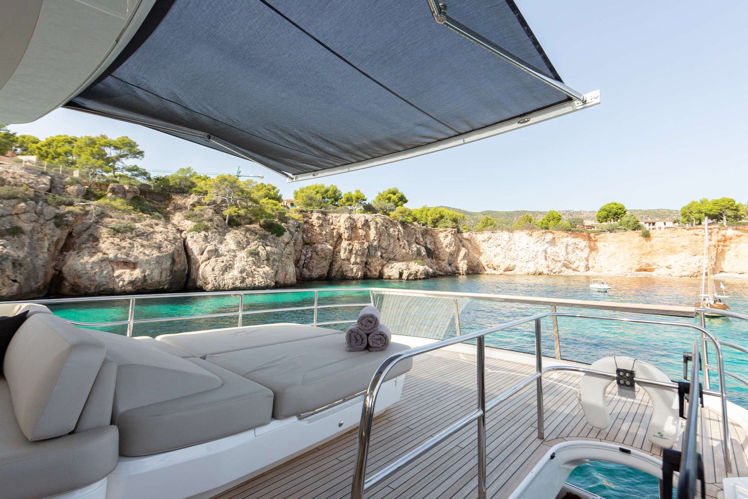yacht-550271
