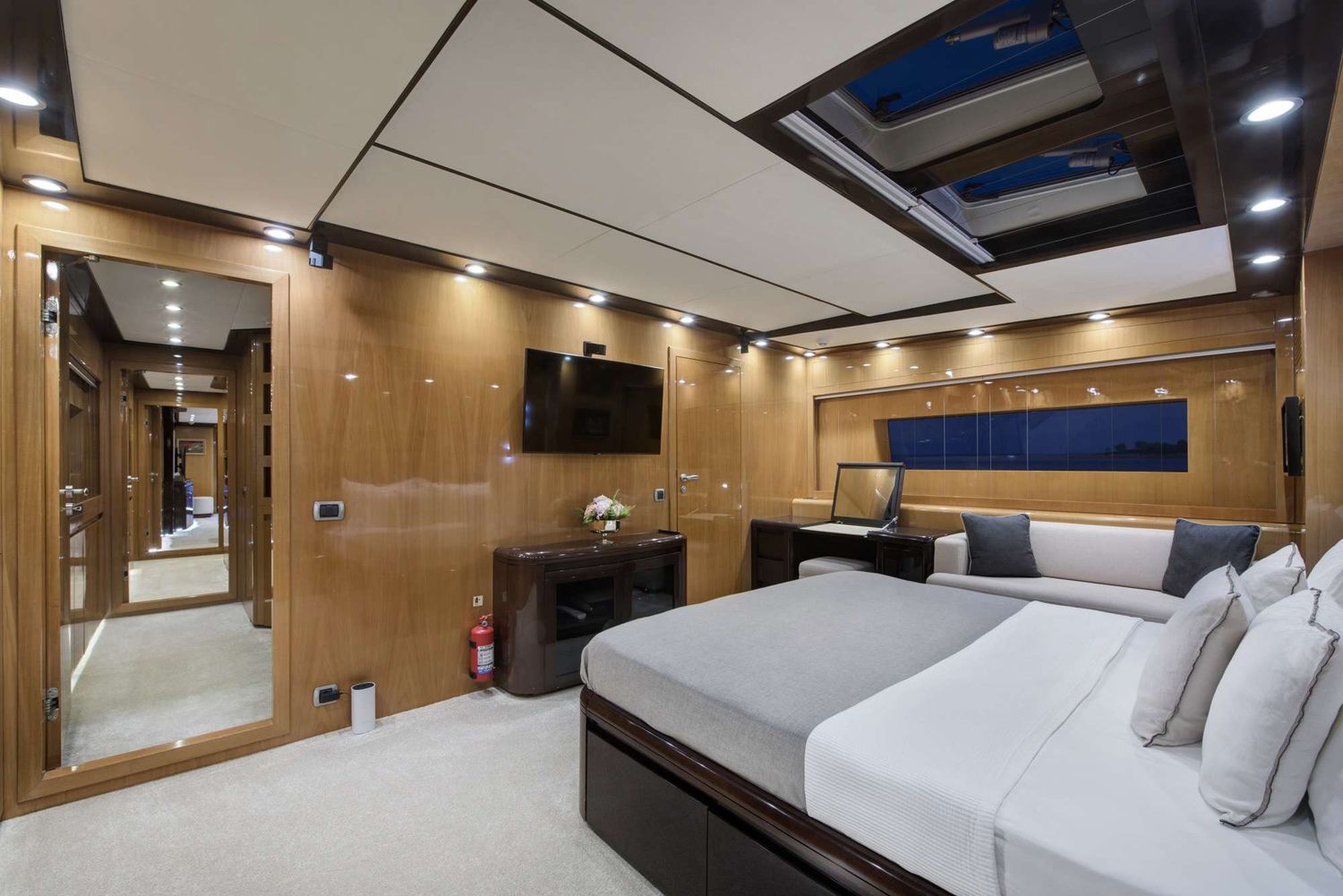 yacht-550692