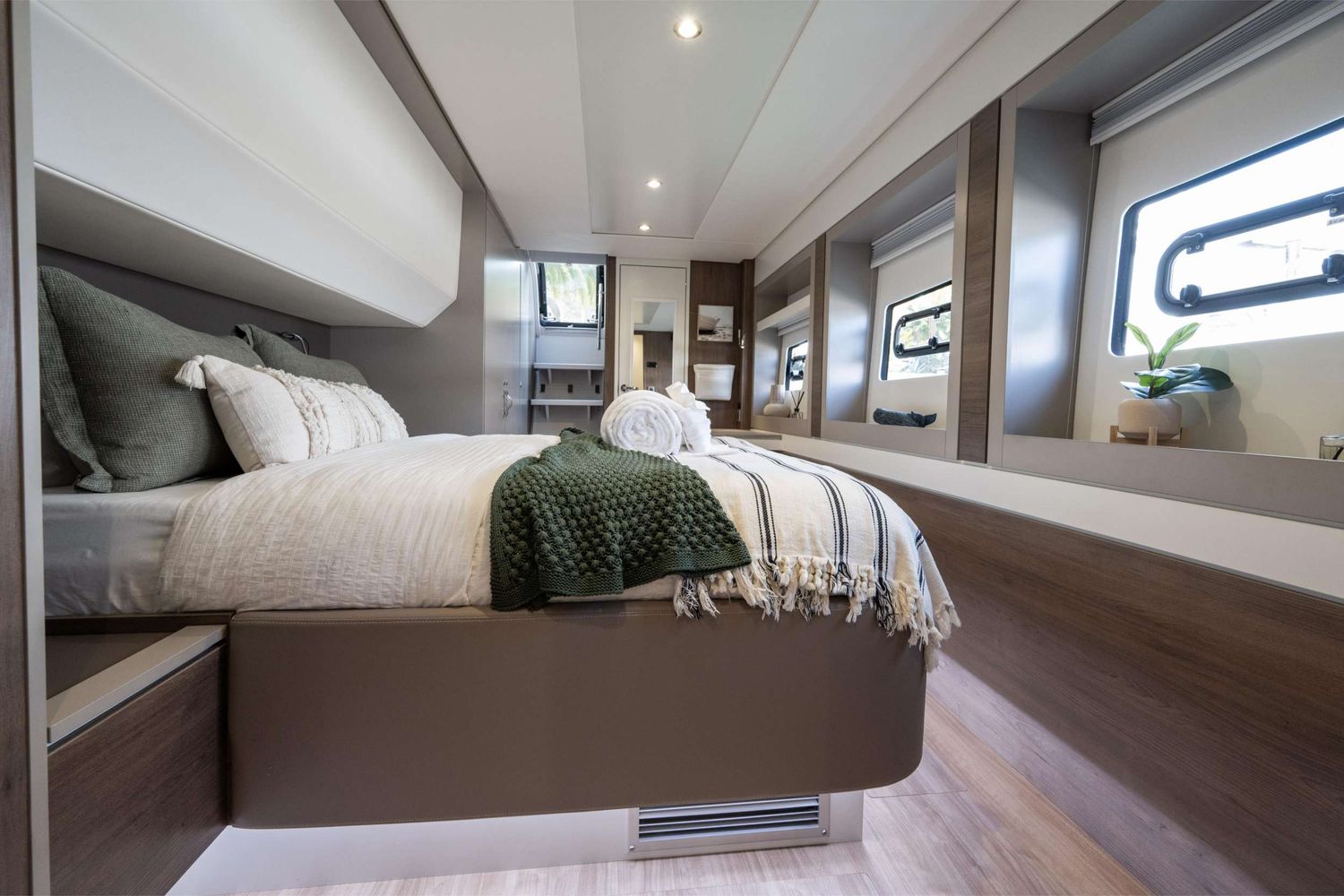 yacht-550577