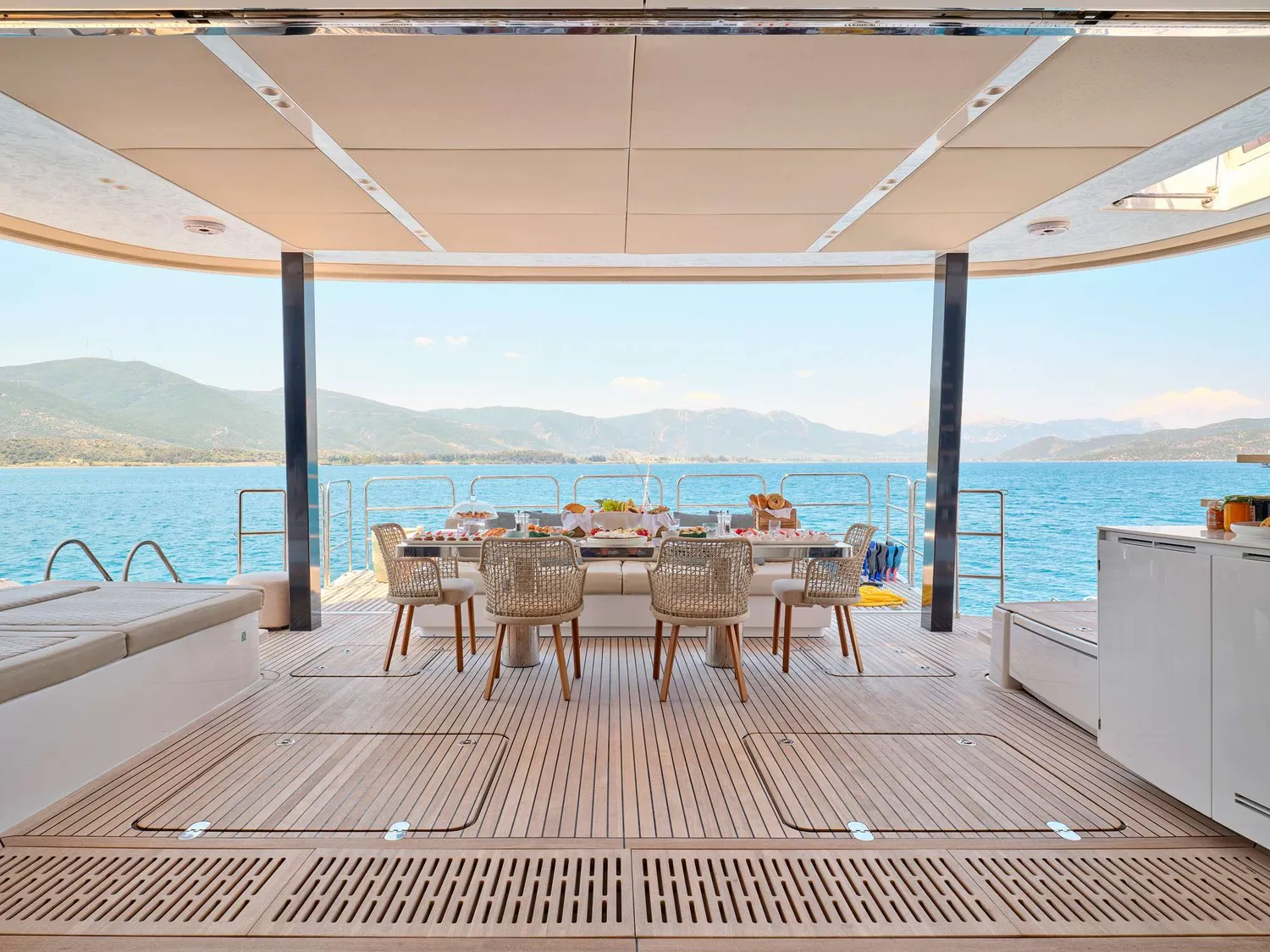 yacht-586603