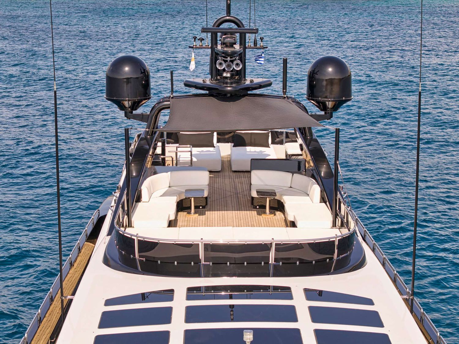 yacht-550837