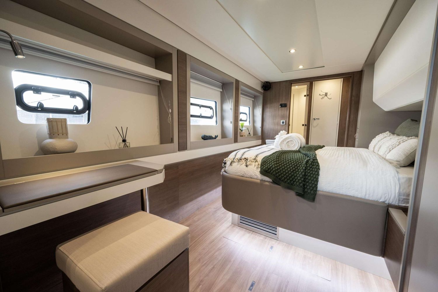 yacht-550573