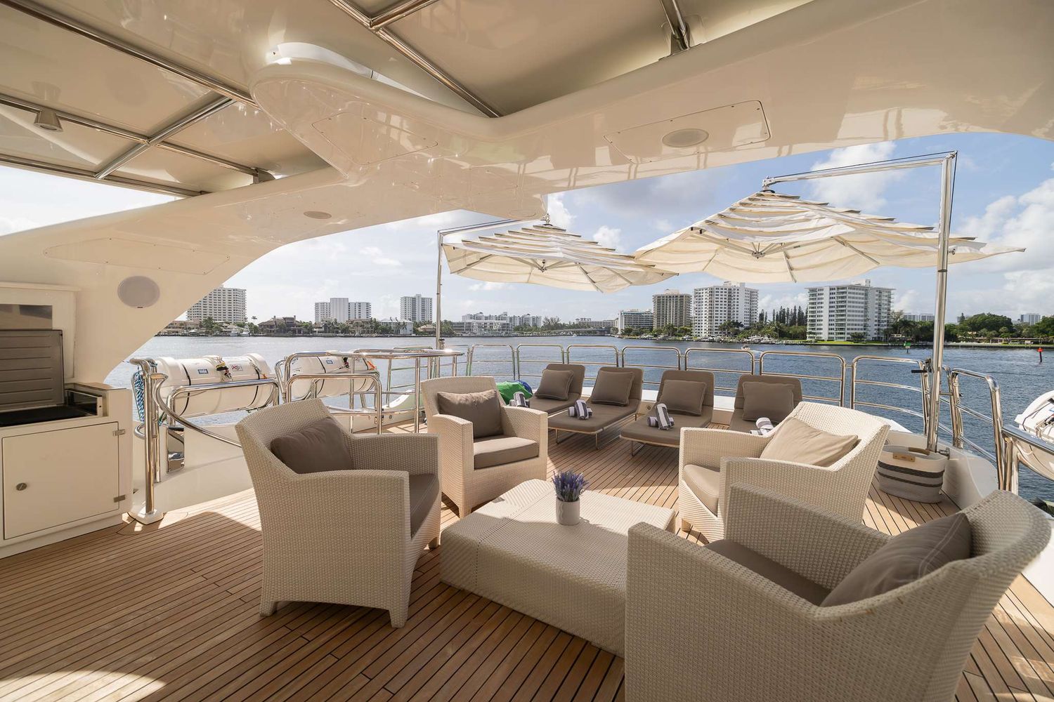 yacht-550789