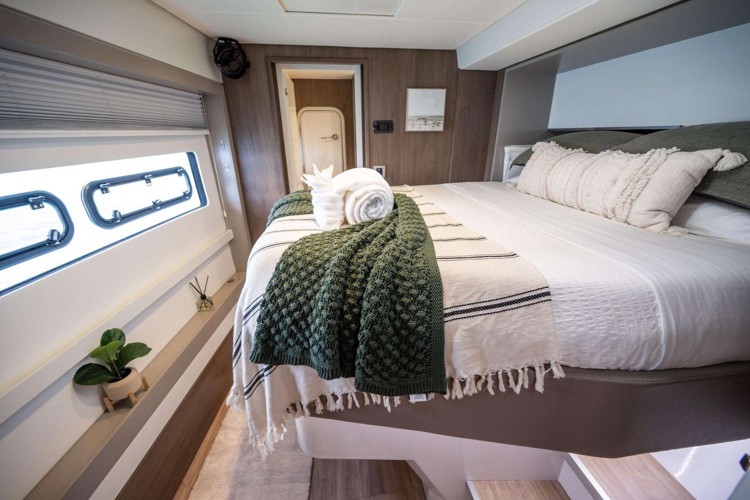 yacht-550584