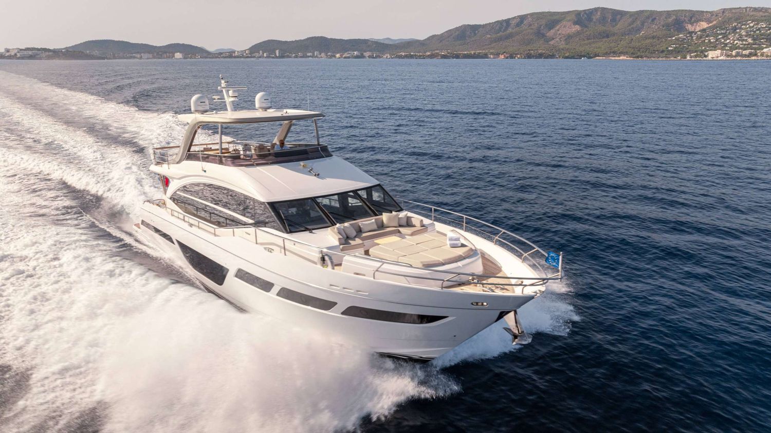 yacht-550270