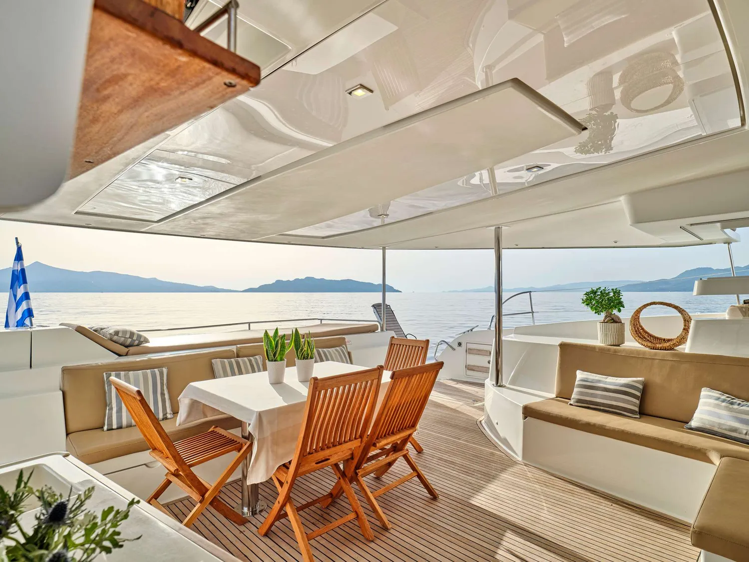 yacht-597935
