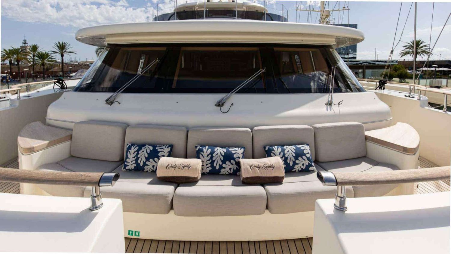 yacht-550937