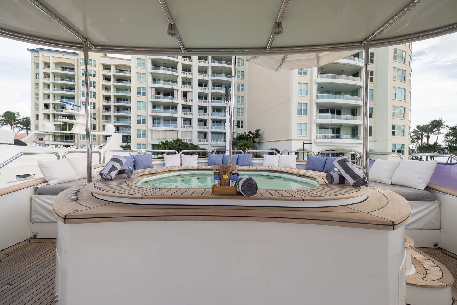 yacht-550790