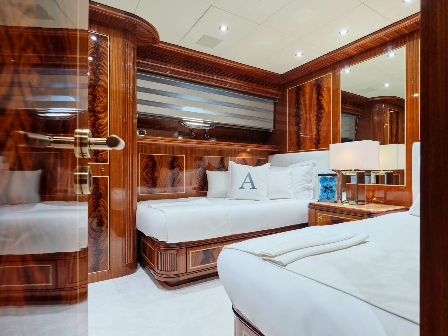 yacht-550827