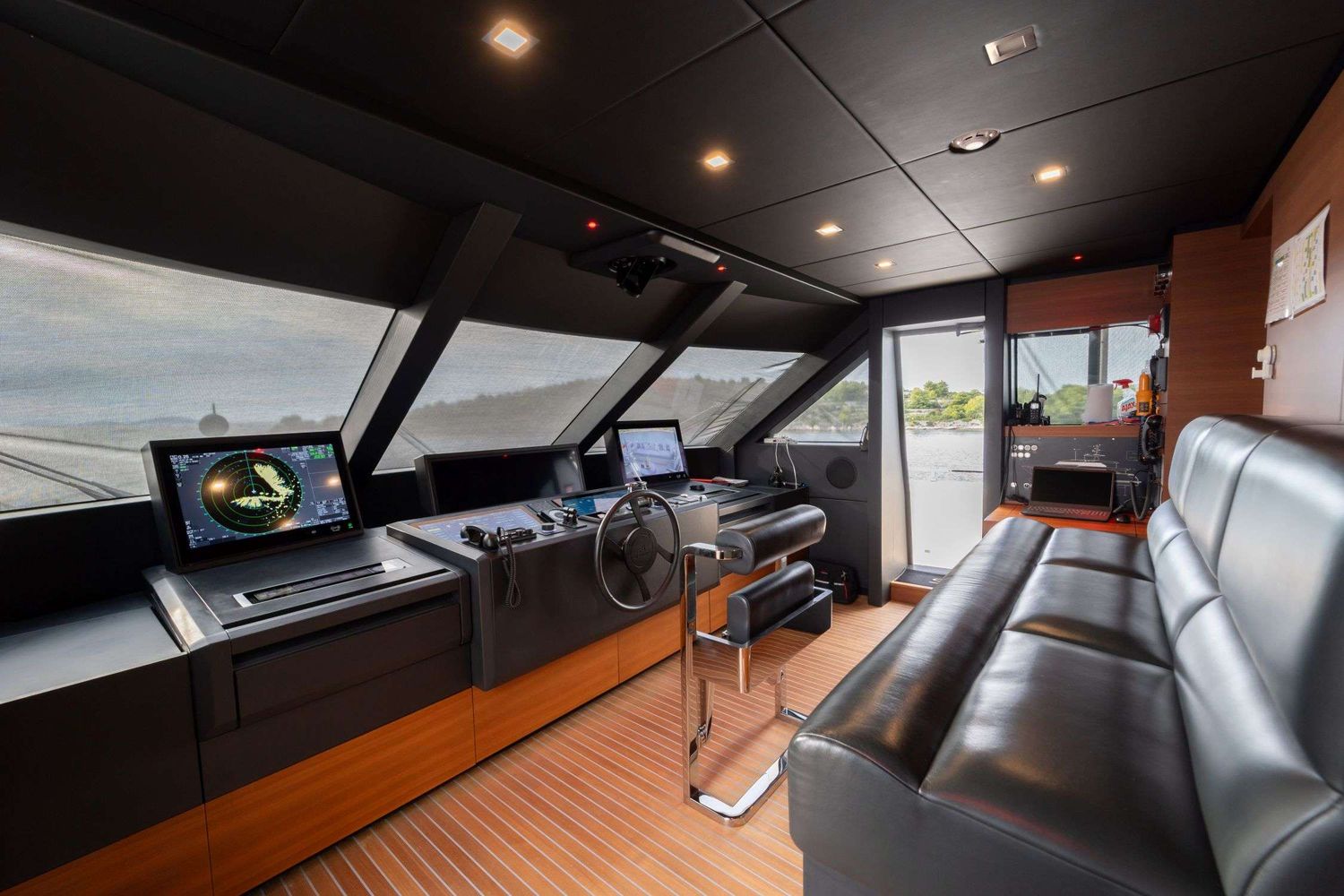 yacht-550230