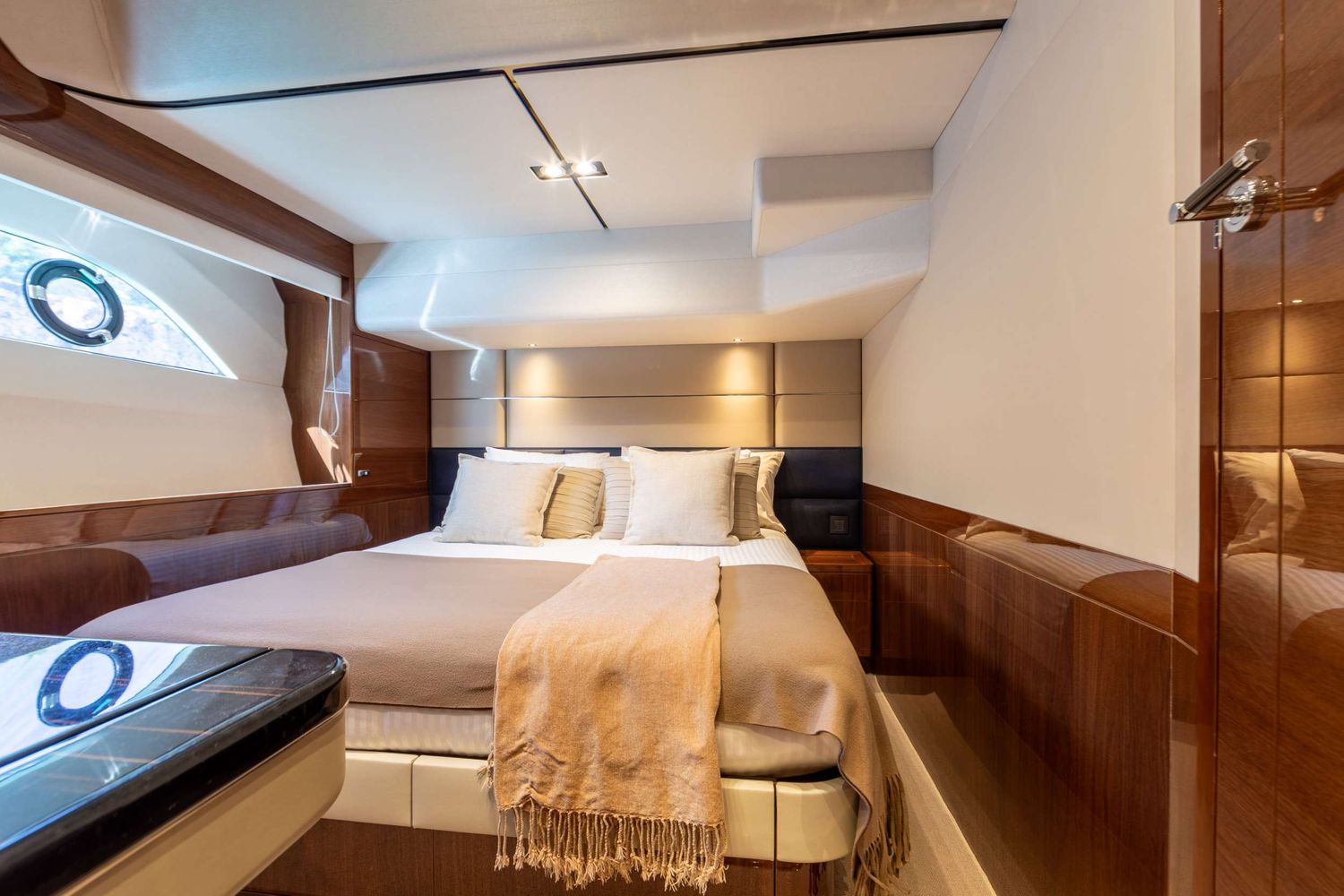 yacht-550257