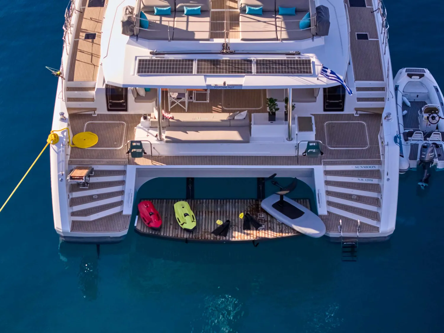 yacht-586991