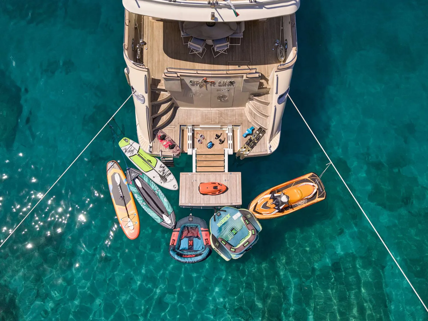 yacht-596861