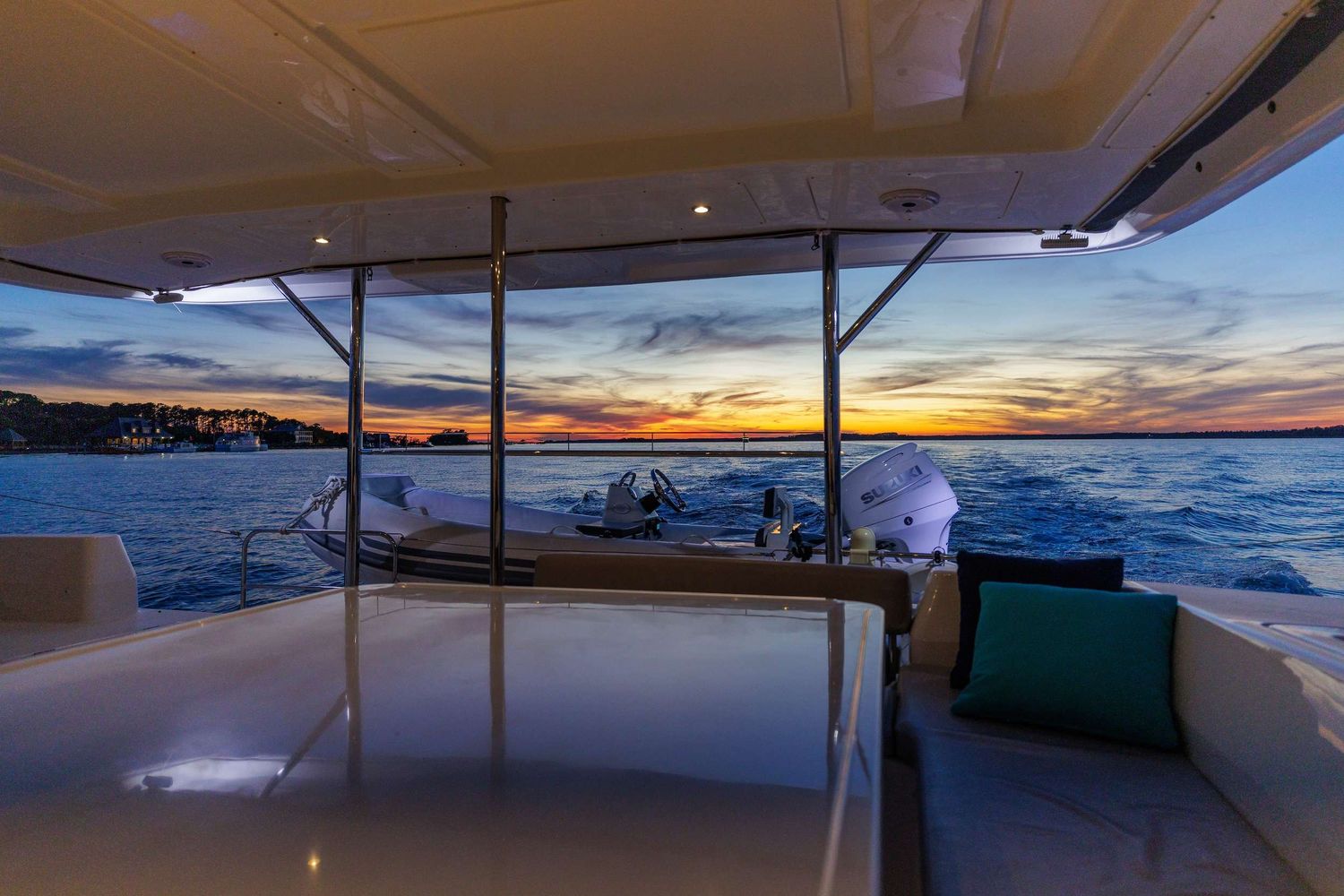 yacht-550651