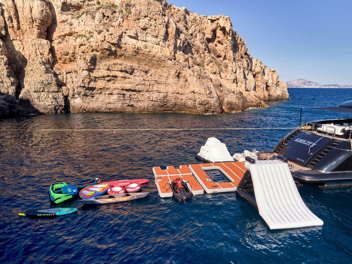 yacht-550838